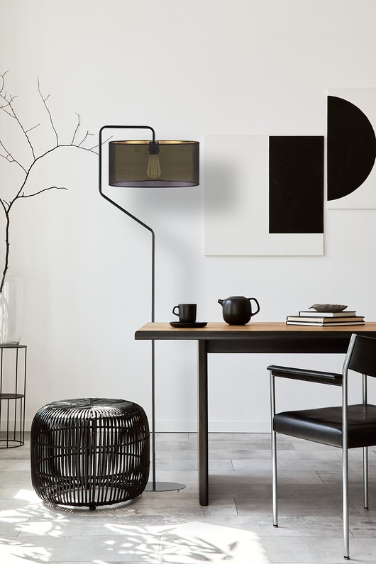 lampy podłogowe Czarna lampa stojąca do salonu z ażurowym kloszem TESALLIA AŻUR