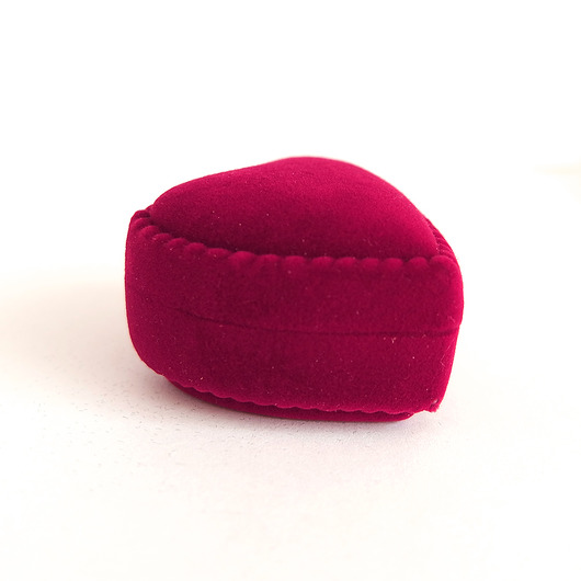 kolczyki - inne Zamszowe ozdobne pudełko - Serce czerwone