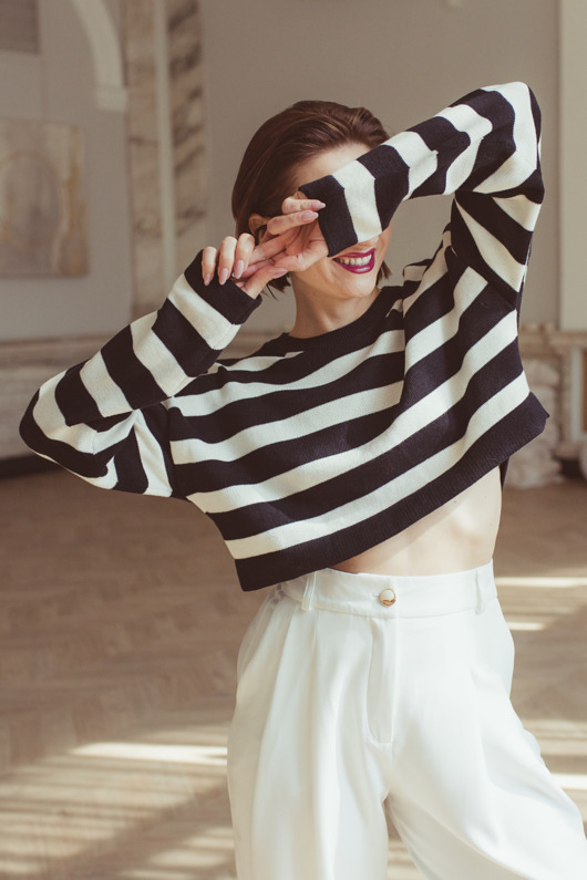 swetry damskie  Sweter typu crop w paski