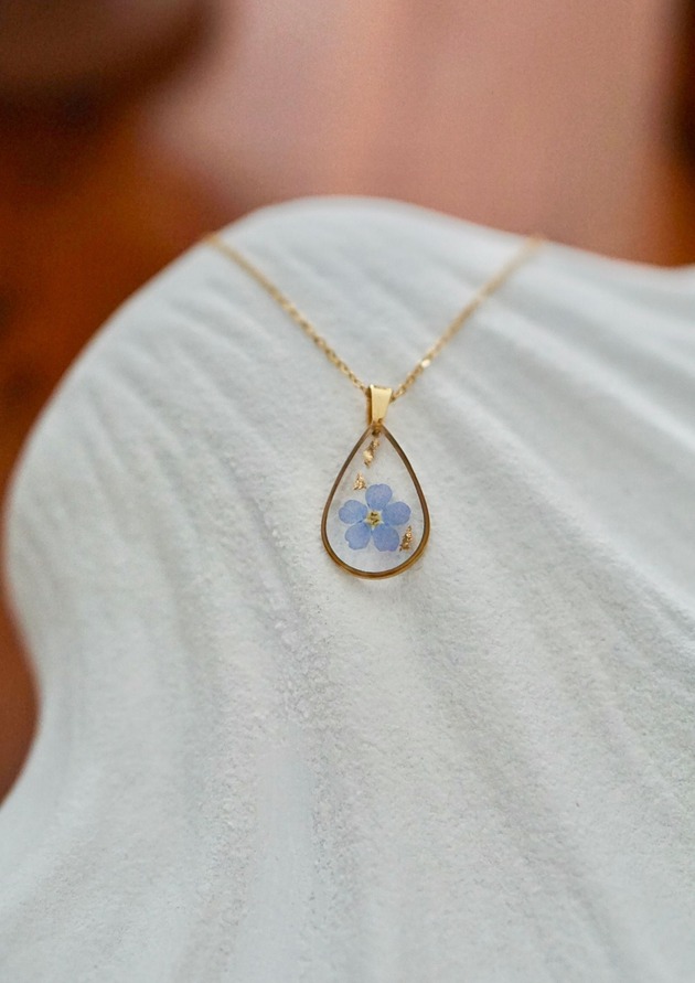 złote naszyjniki Naszyjnik z niezapominajkami