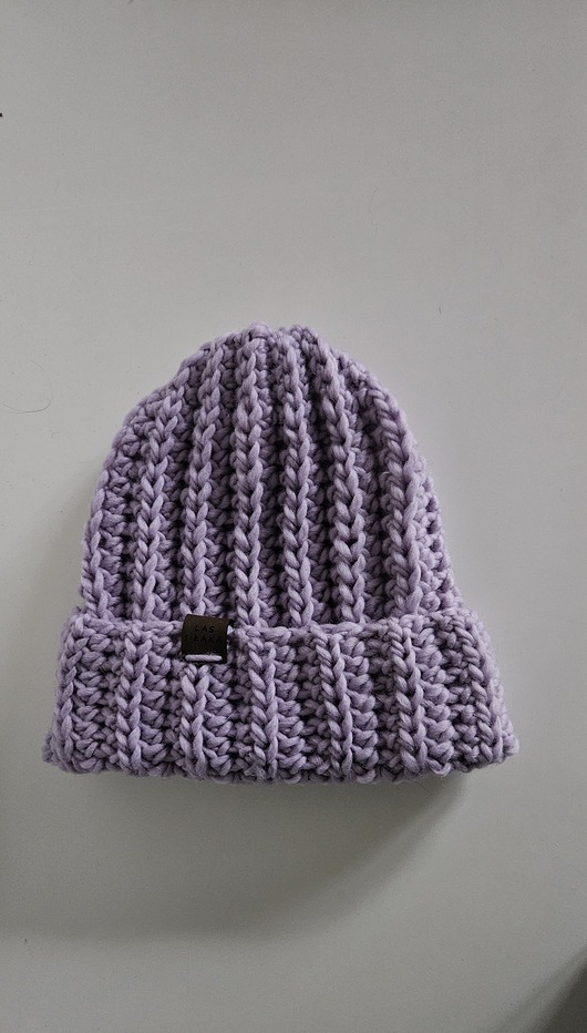 czapki damskie Czapka wełniana w kolorze lawendowy szron