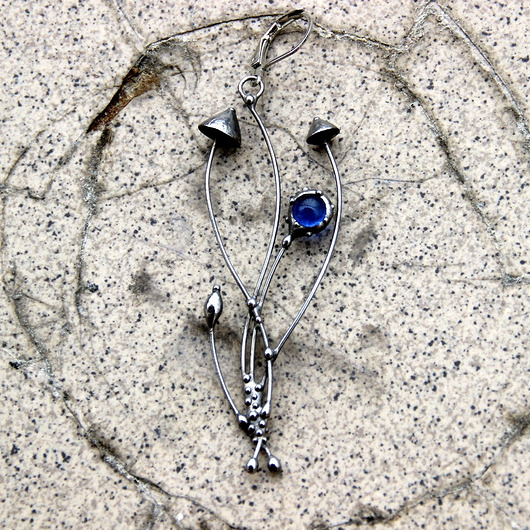 kolczyki - inne Pojedynczy kolzyk z motywem grzybów leśnych w stylu boho hippie