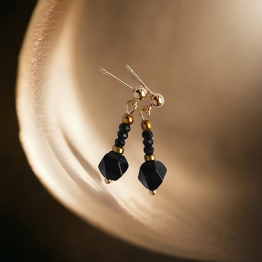 kolczyki z kamieniami Kolczyki GLAM : onyks, lawa, jadeit, hematyt :: czarno - złote delikatne