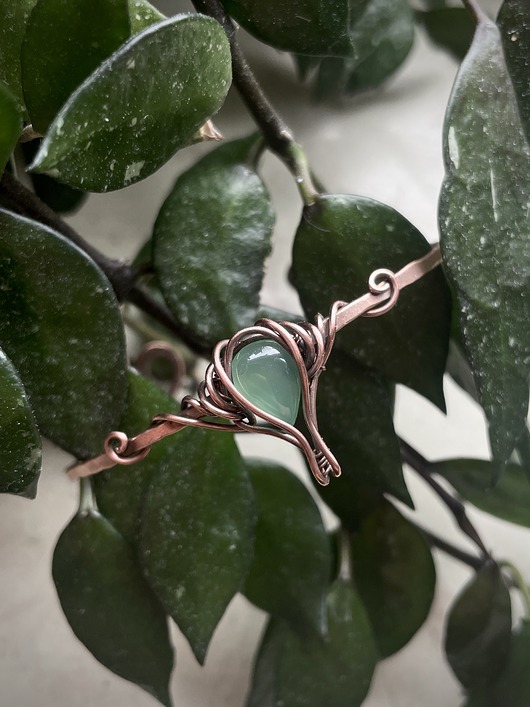 bransoletki wire wrapping Miedziana elfia bransoletka z zielonym onyksem