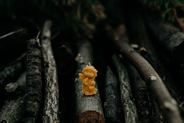 świece zapachowe Świeca woskowa aniołek z sercem (6,5 cm)