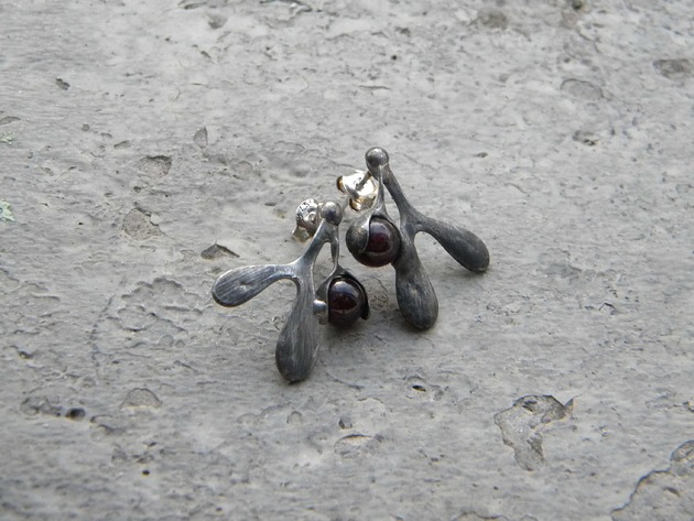 kolczyki wire wrapping Granat - sztyfty