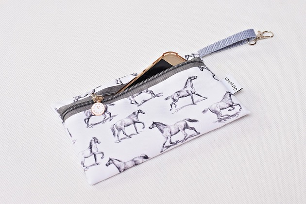 etui na telefon Etui na telefon na klucze etui do torebki konie