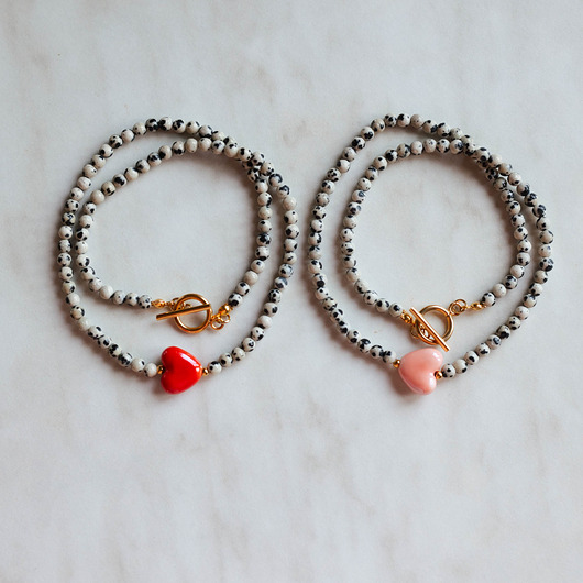 korale Naszyjnik z kamieni jaspis dalmatyński z ceramicznym sercem