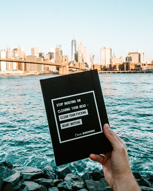 notatniki i albumy Notatnik z cytatem, Charles Bukowski "Stop..."