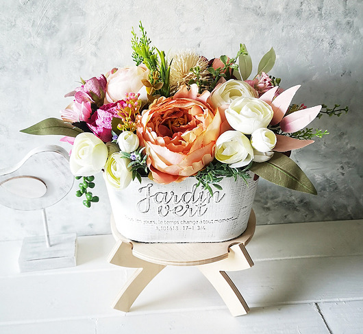 dodatki - różne Stroik flower box z wiosennych kwiatów