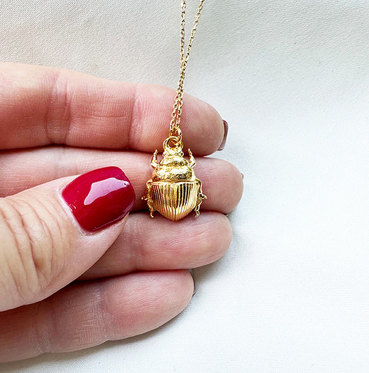 złote naszyjniki Naszyjnik złoty żuk , skarabeusz na prezent