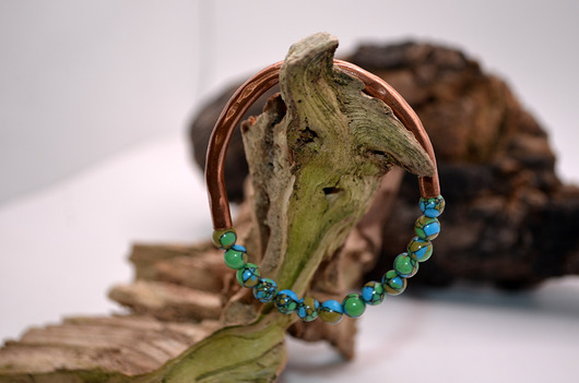 bransoletki - inne Bransoletka miedziana handmade z koralikami: turkusowy-trójkolorowy