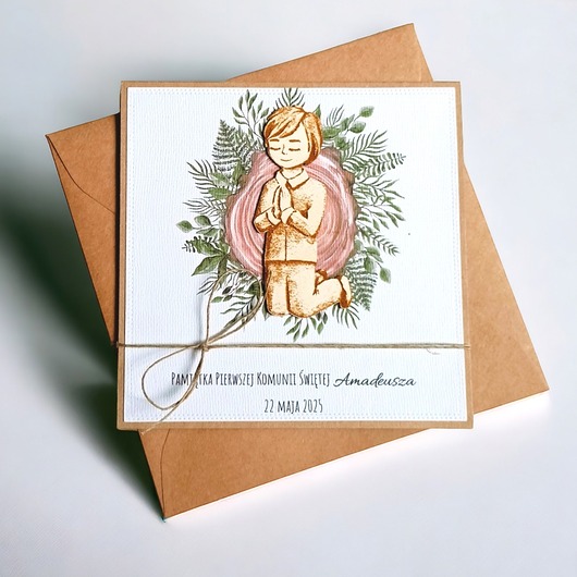 kartki na komunię Kartka, PERSONALIZACJA : I Komunia Święta : drewno: chłopiec 2.