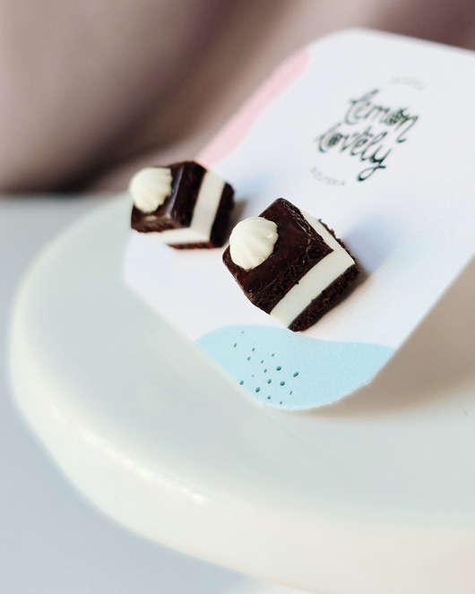 kolczyki z masy plastycznej Wuzetka  kolczyki sztyfty polskie ciasta