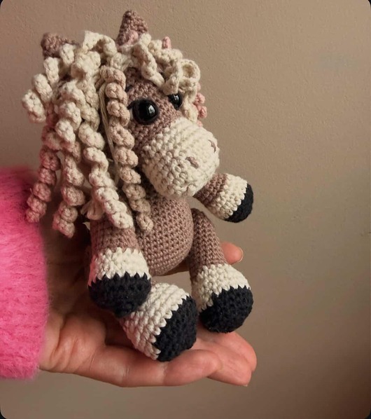 misie i maskotki Konik na szydełku SZYDEŁKOWY KONIK amigurumi