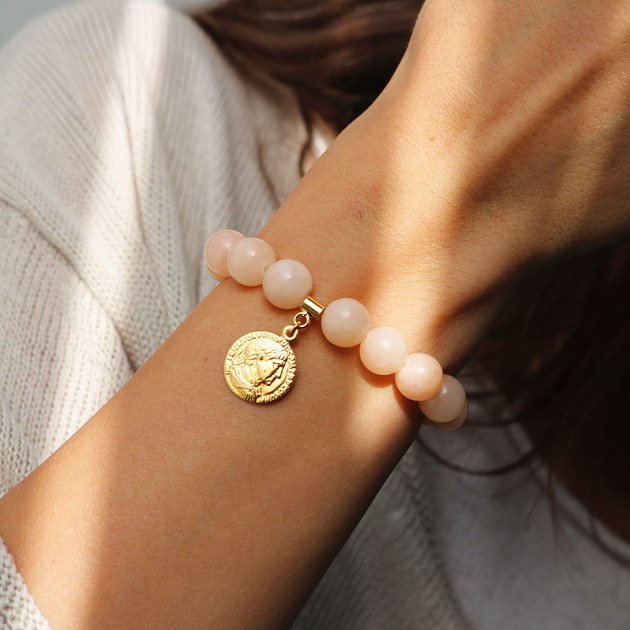 bransoletki złote Bransoletka z brzoskwiniowych jadeitów, moneta- srebro 925 pozłacane