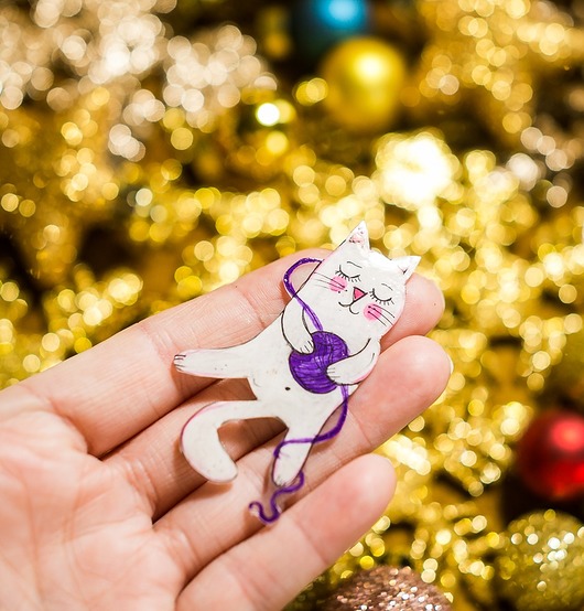 broszki Broszka kot z kłębkiem włóczki