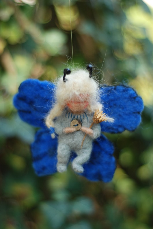 karuzele i girlandy do łóżeczka Leśna Wróżka Niebieski Motyl - Waldorf toys