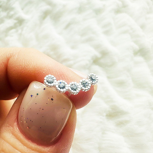 kolczyki srebrne Kolczyki srebrne kwiatki z cyrkonią, roślinne sztyfty, nausznice