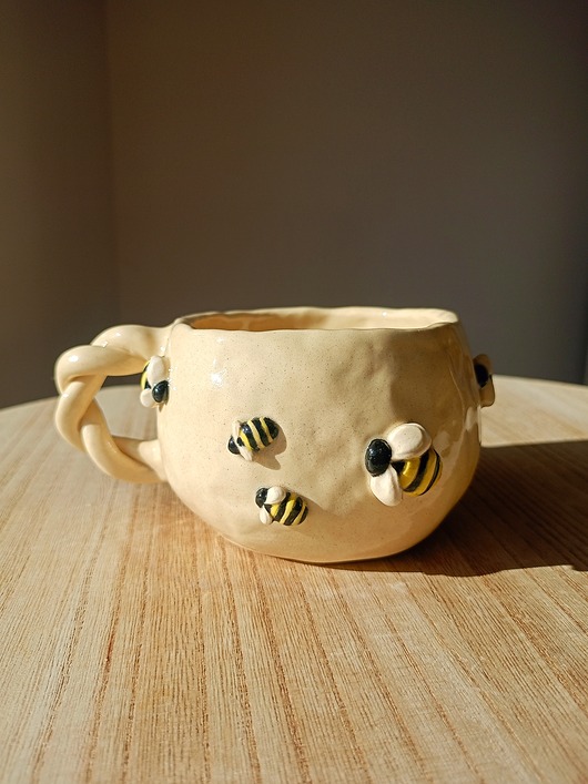 kubki Ceramiczny ręcznie robiony kubek w pszczółki