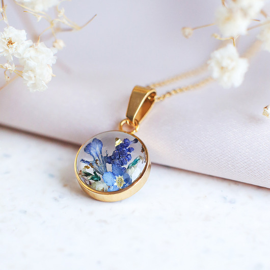 wisiory Wisiorek z kompozycją kwiatową