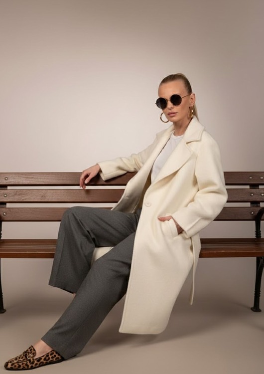 płaszcze damskie Biały płaszcz  z paskiem