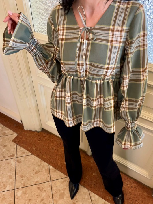 bluzki z długim rękawem damskie Bluzka Franka w kratę z falbanką 