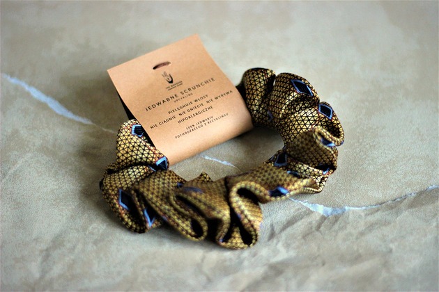 Jedwabne SCRUNCHIE gumka do włosów Upcykling VENUSS concept store