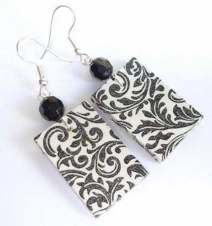 Czarny ornament Iris Szarooka