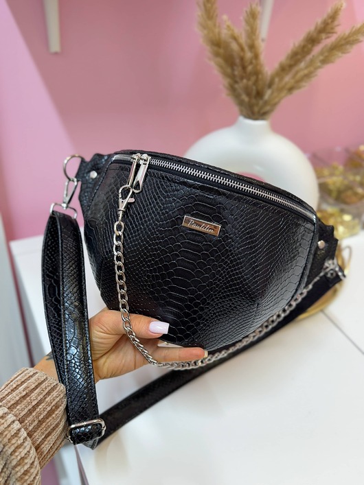 torebki mini Nerka czarna wężowa z łańcuszkiem dwie kieszonki XL