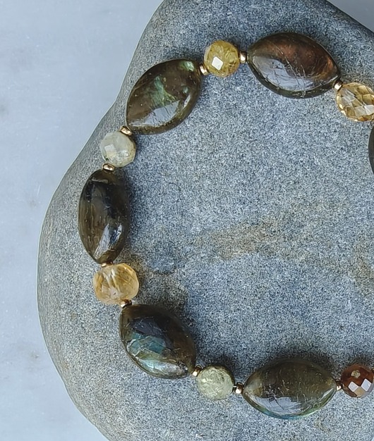 bransoletki z kamieni naturalnych Bransoletka z labradorytem i kianitem