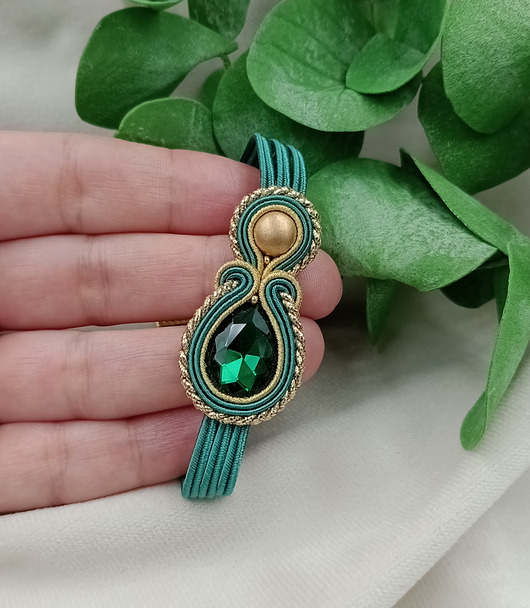 bransoletki soutache Delikatna bransoletka sutasz, zielona butelkowa złota szmaragdowa bransoletka