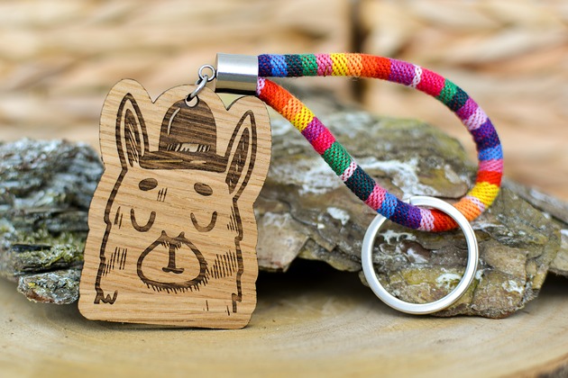 breloki Brelok  do kluczy BOHO LAMA W KAPELUSZU Z DREWNA RAINBOW