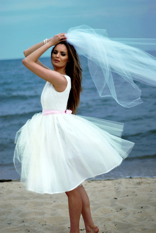 suknie ślubne Ślubna sukienka z koronkową górą