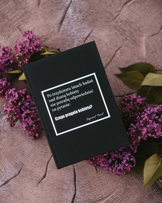 notatniki i albumy Notatnik z cytatem, Z. Freud "Czego pragnie..."
