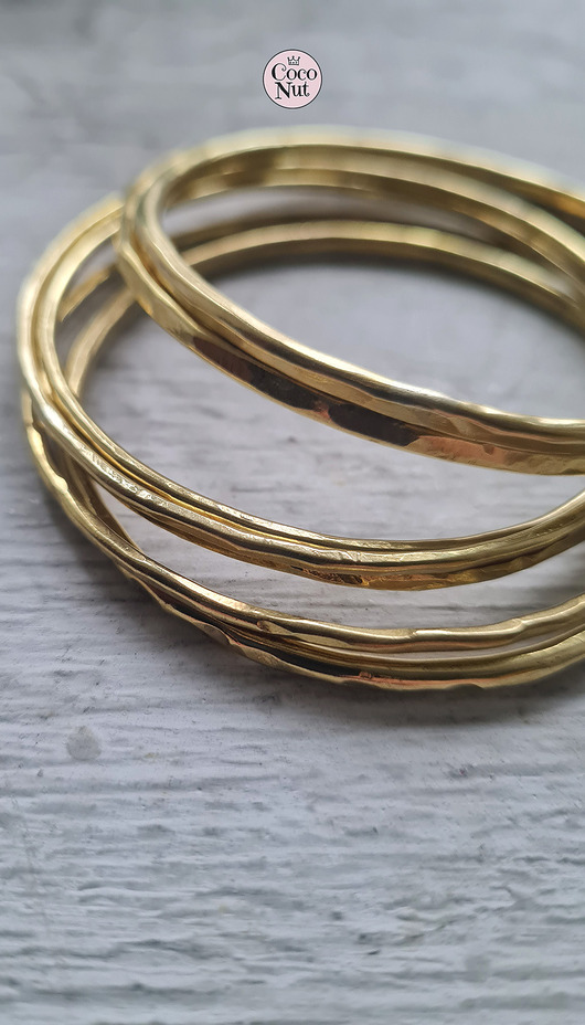 bransoletki złote Komplet sześciu bransolet z mosiądzu