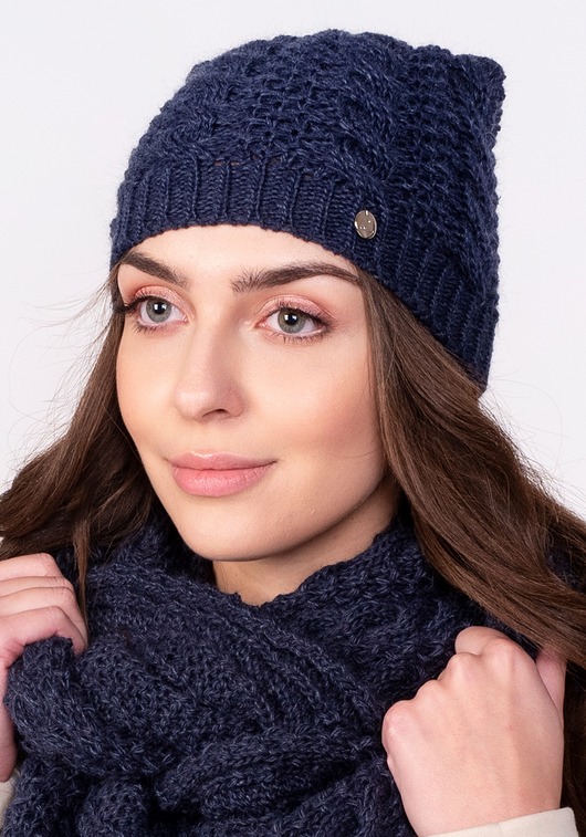 czapki damskie Twarzowa czapka w warkoczowy wzór - jeans