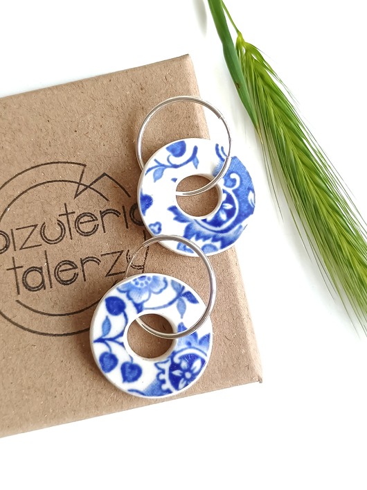kolczyki ceramiczne Kolczyki ceramiczne w kobaltowe wzory koła