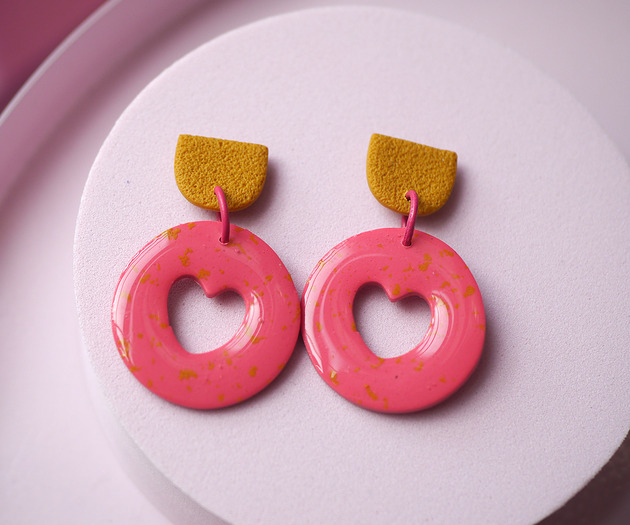 kolczyki z masy plastycznej Lekkie kolczyki z glinek z sercem