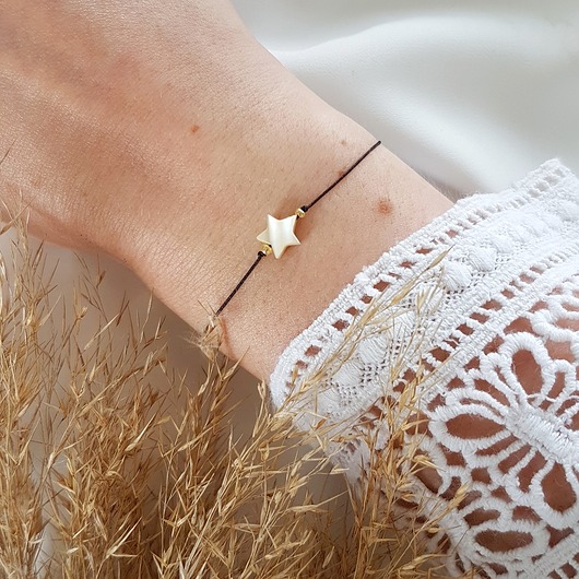 czarna nitka z gwiazdką LEI handmade 