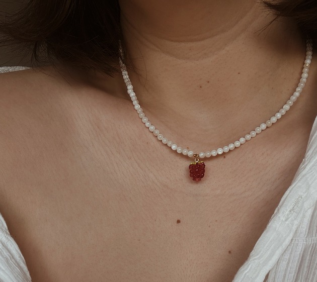 złote naszyjniki Naszyjnik Kamień Księżycowy i Malina