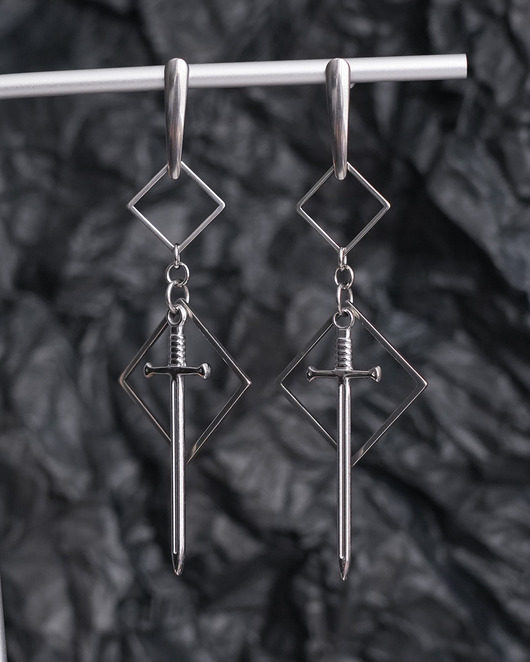 kolczyki - inne Gotyckie kolczyki z mieczami