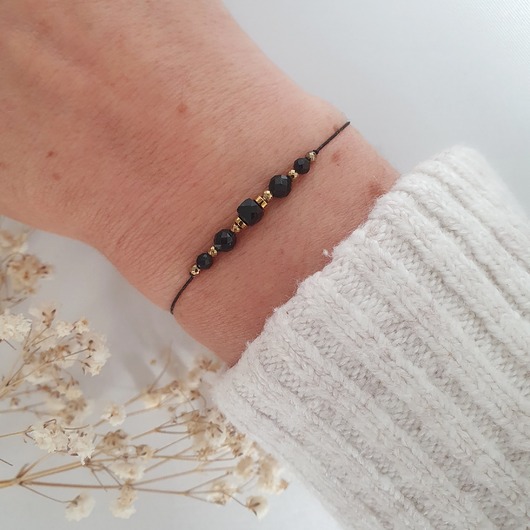 bransoletki na sznurku Bransoletka z czarnym turmalinem