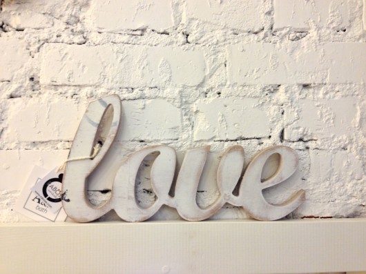 dekoracje - na ścianę Napis drewniany 3D, LOVE, white przecierany