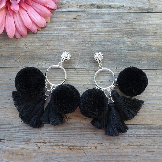 Duże i etniczne kolczyki boho z pomponami Mró Soutache