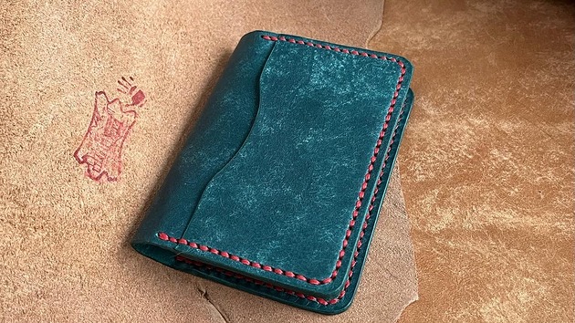 portfele męskie Turkusowy portfel ze skóry ręcznie uszyty na karty.