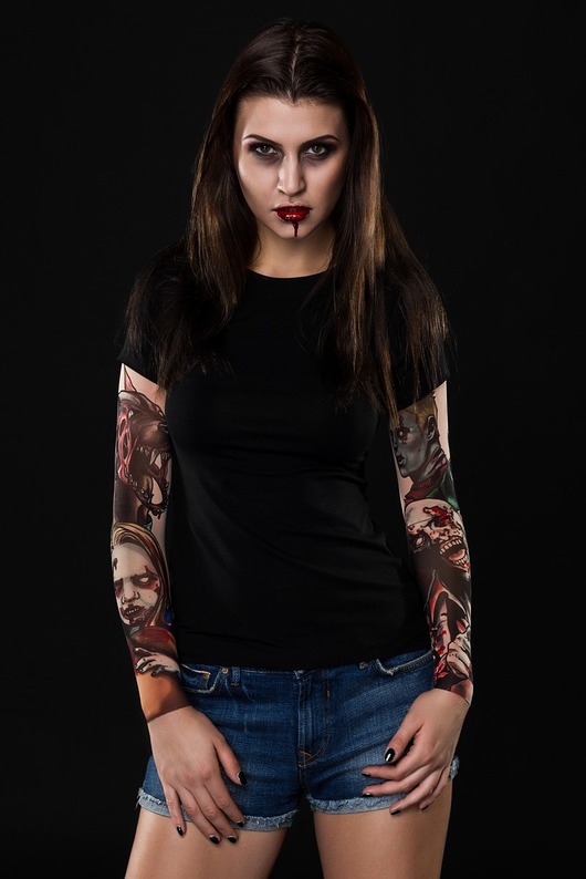 Czarny t-shirt damski z tatuażami Zombie Attack dirrtytown clothing