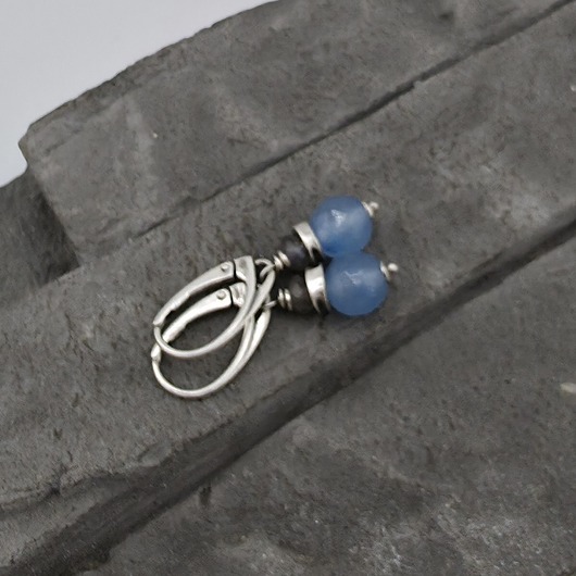 kolczyki z kamieniami Kolczyki Błękitne kulki z labradorytem