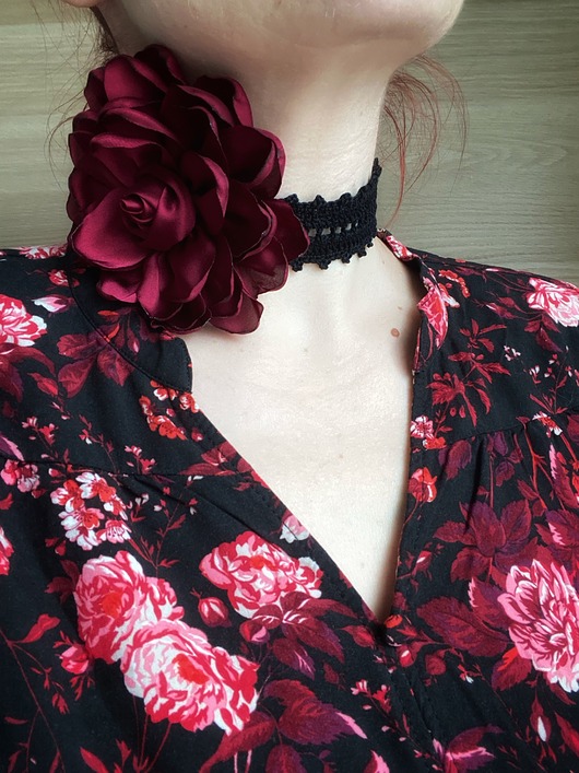 chokery Czarny koronkowy retro choker  z piękną bordową różą
