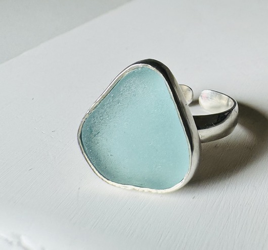 pierścionki srebrne Srebrny pierścionek regulowany ze szkłem morskim